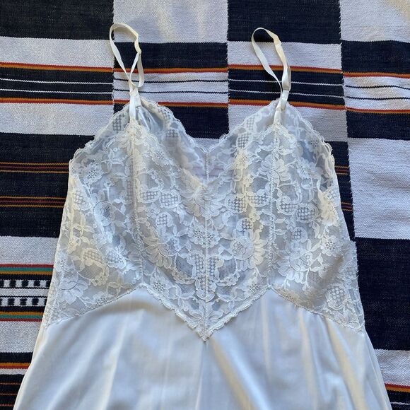 Vtg Vanity Fair White Nylon Full Slip/Dress Lingerie Lace top Lace Hem Sz 38 - Picture 16 of 16